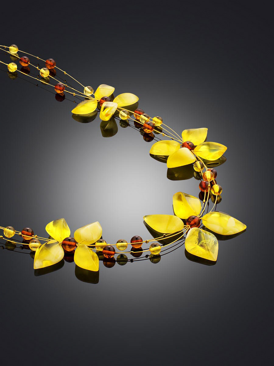 Нежное колье на струне из натурального янтаря «Первоцвет»