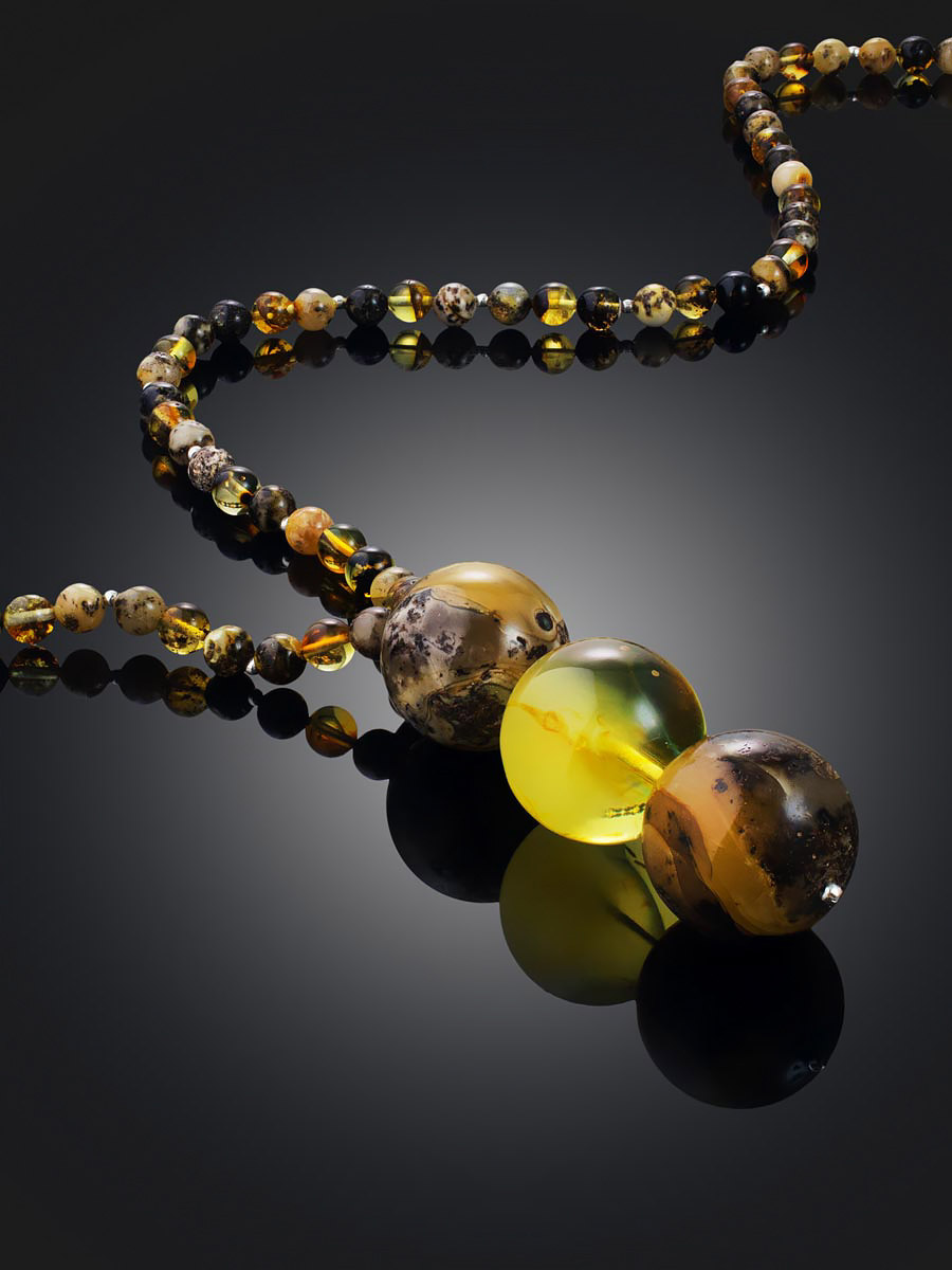 Необычное колье «Метеорит» из натурального текстурного янтаря