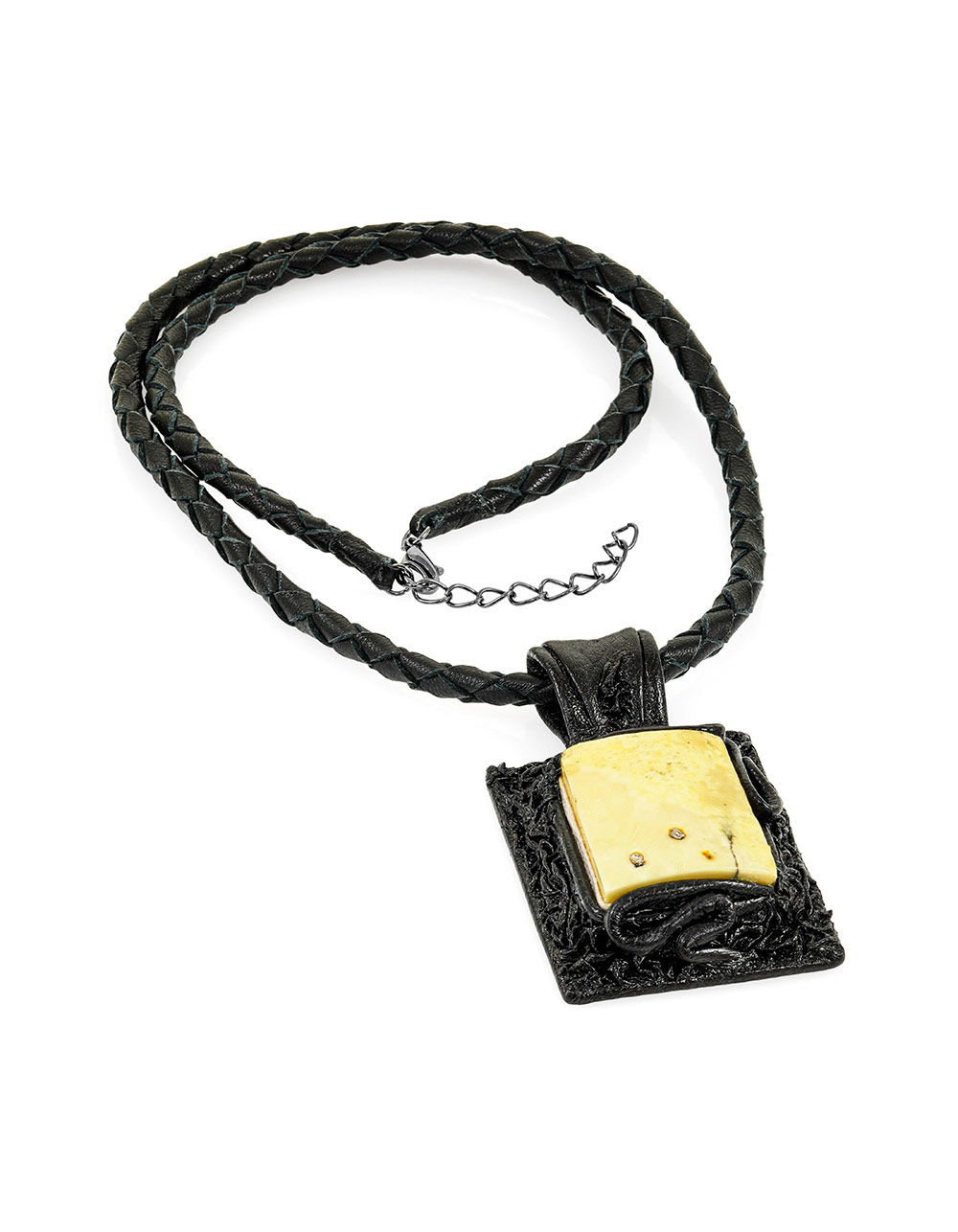 Кожаное колье с подвеской, украшенной натуральным янтарём «Амазонка»