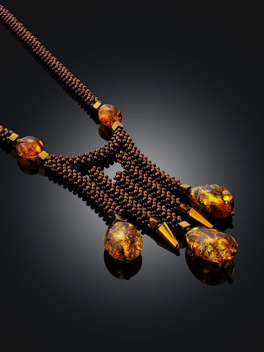 Красивое плетёное колье из бисера и натурального янтаря «Лукоморье»