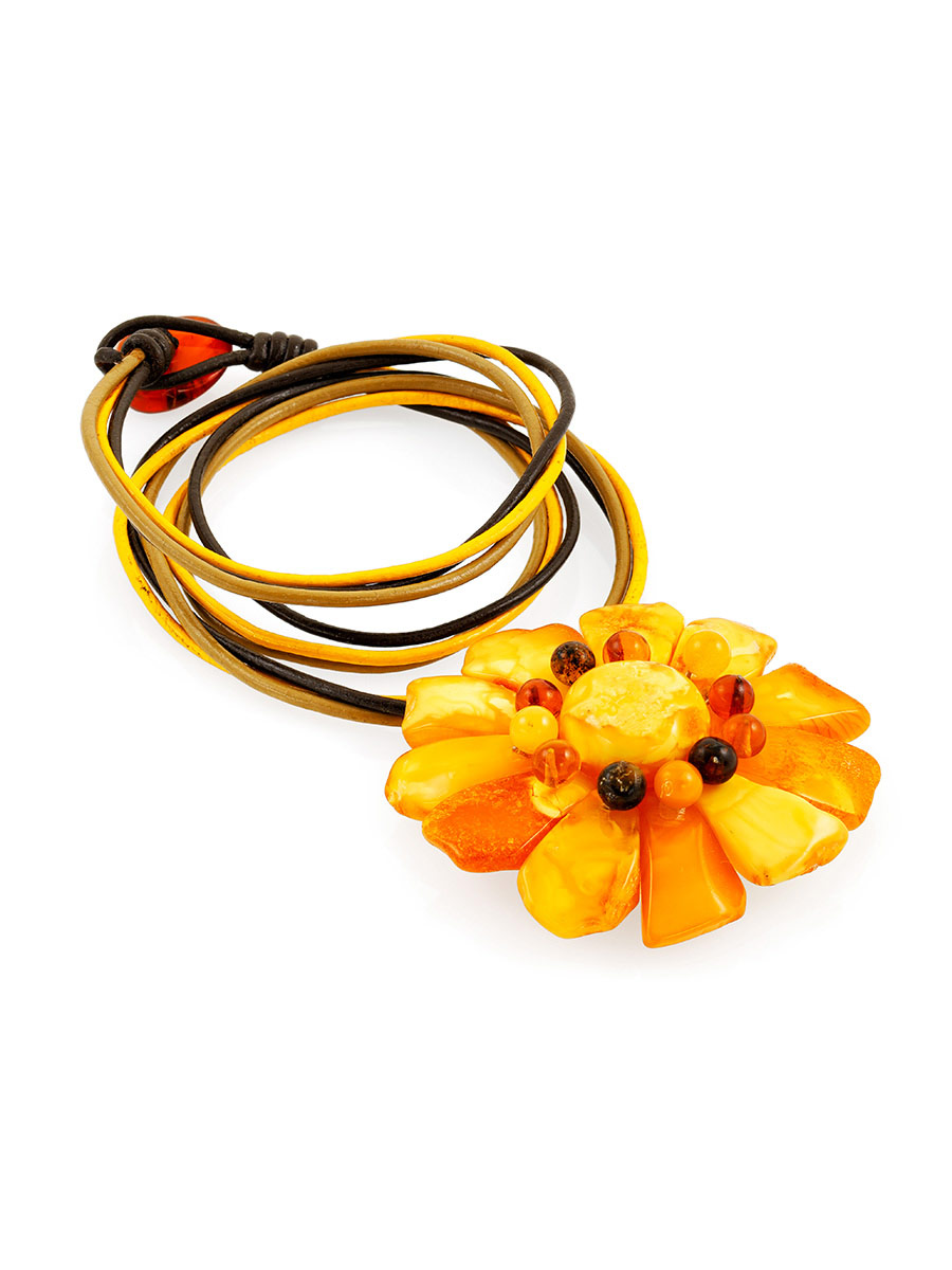 Замечательное колье «Шиповник» с натуральным балтийским янтарём