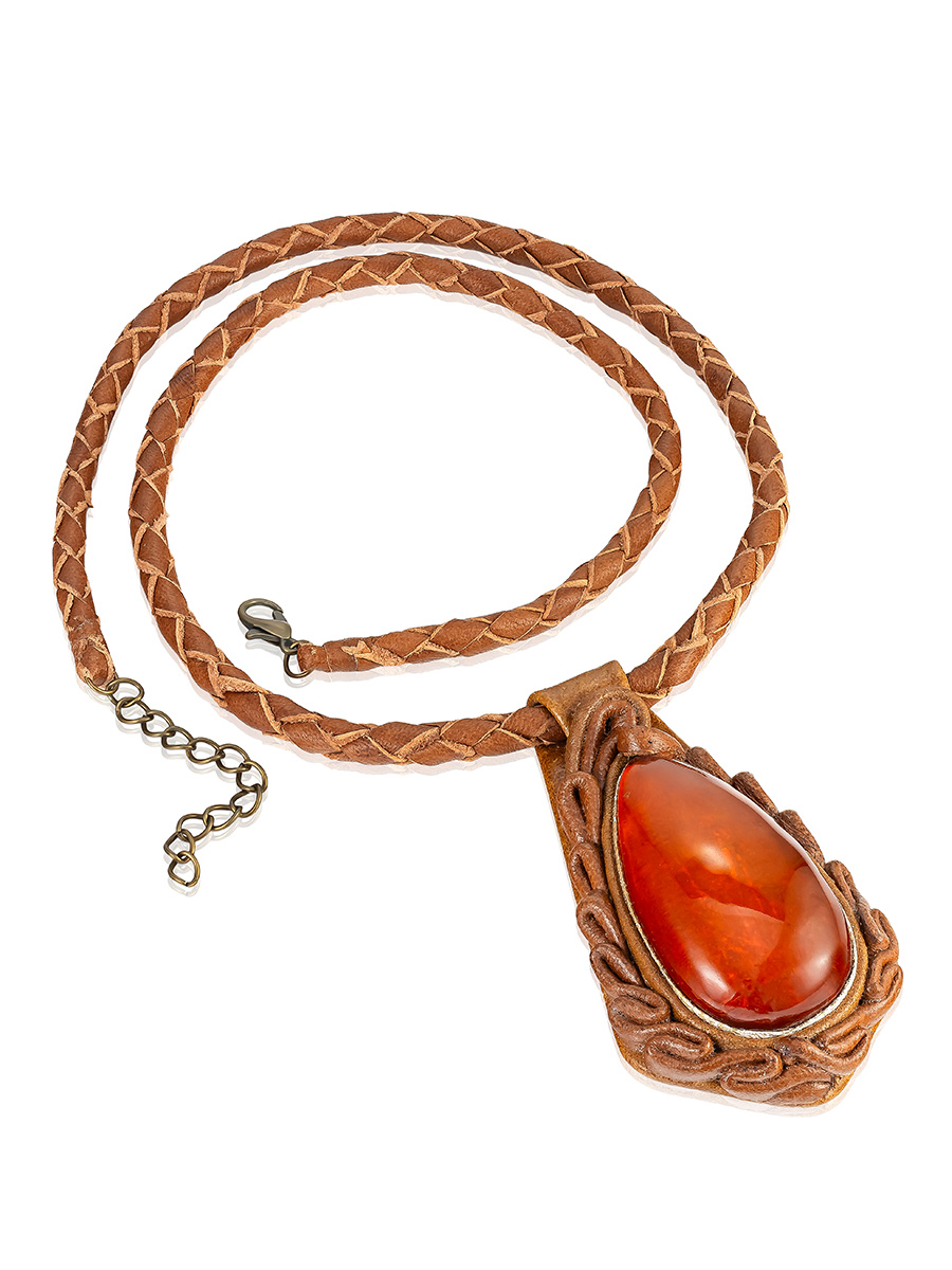 Колье из кожи «Амазонка» с коньячным янтарём