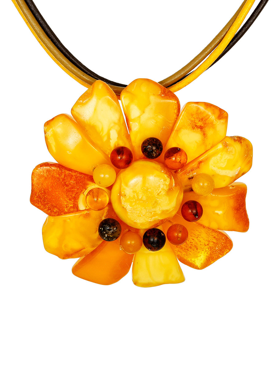 Замечательное колье «Шиповник» с натуральным балтийским янтарём