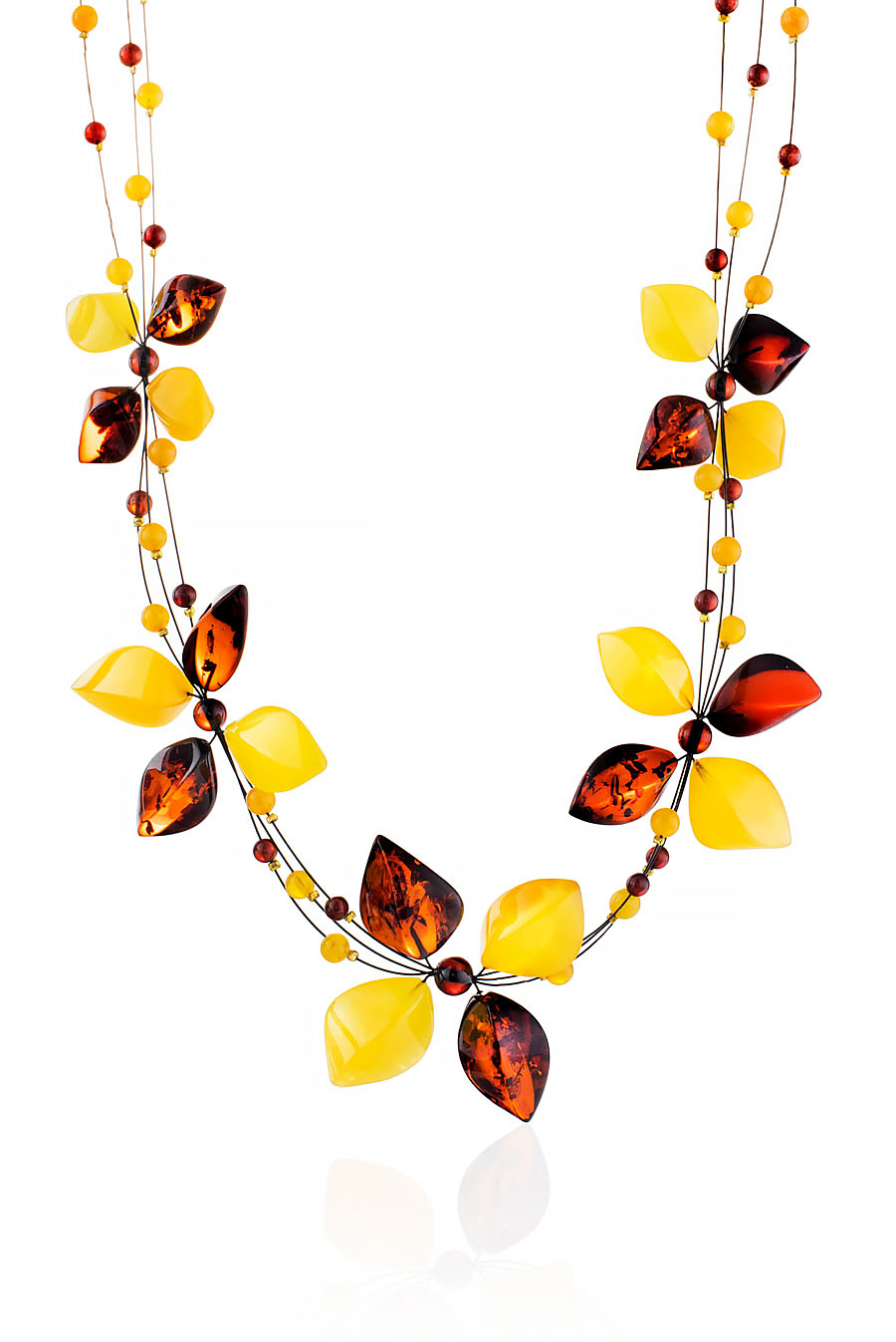 Красивое колье из натурального янтаря на струне «Первоцвет»