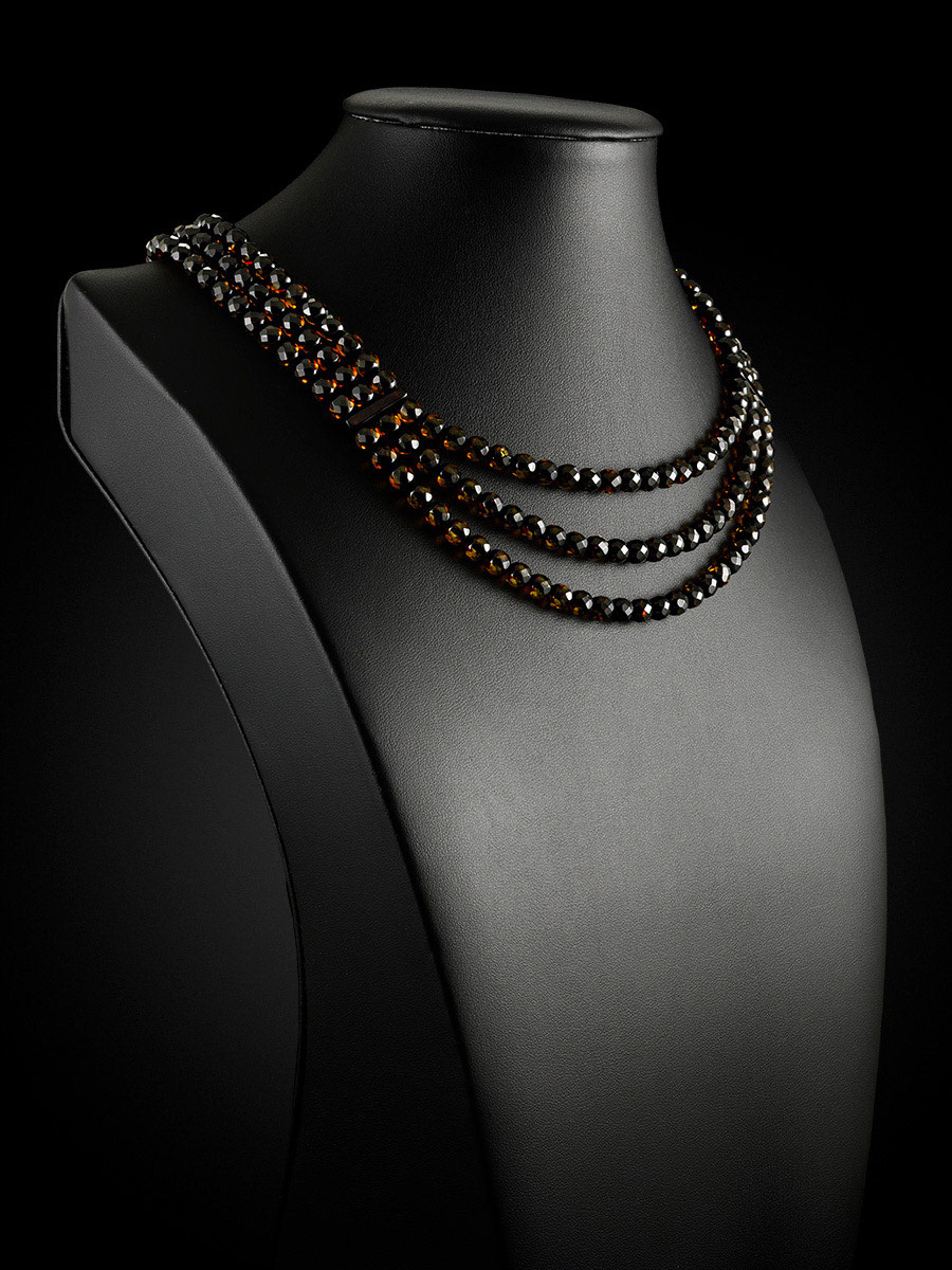 Красивое трёхрядное колье из натурального балтийского янтаря «Карамель алмазная»