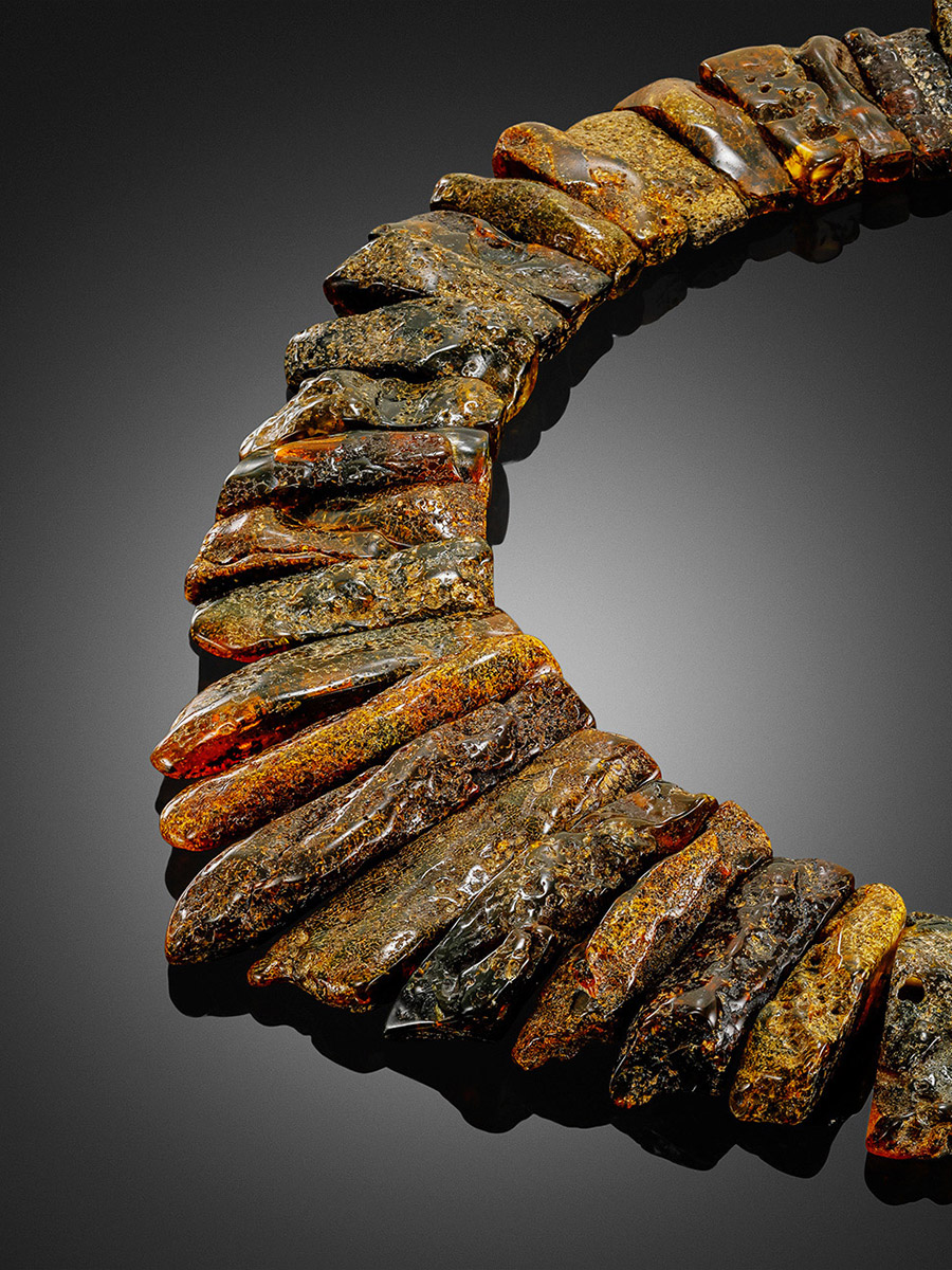 Лечебное колье из цельного тёмного янтаря «Помпеи»