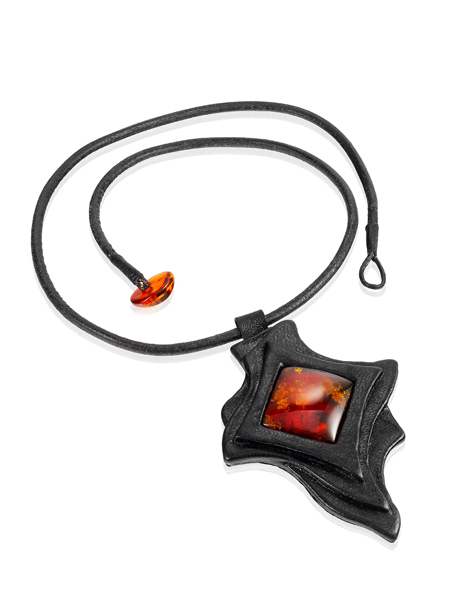 Колье из кожи «Амазонка» с коньячным янтарём