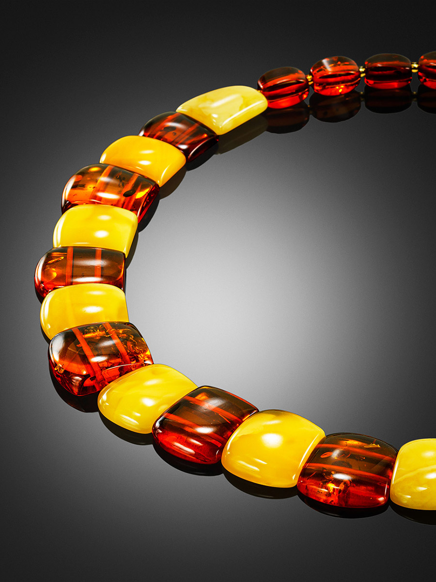 Плоское колье из натурального янтаря природных оттенков