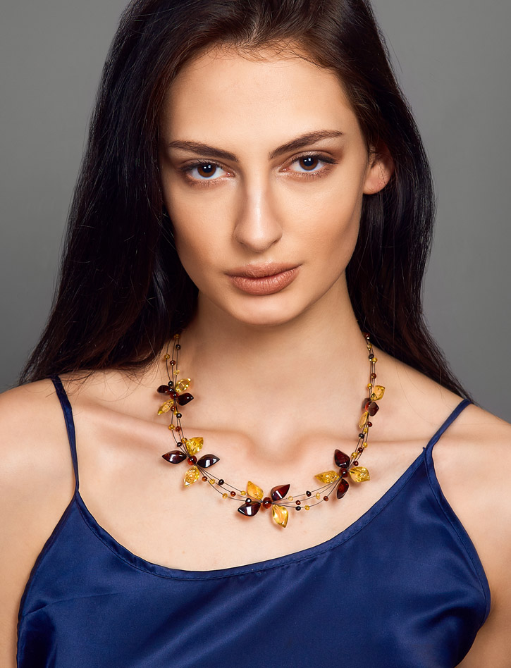 Колье на струне из натурального янтаря «Первоцвет»