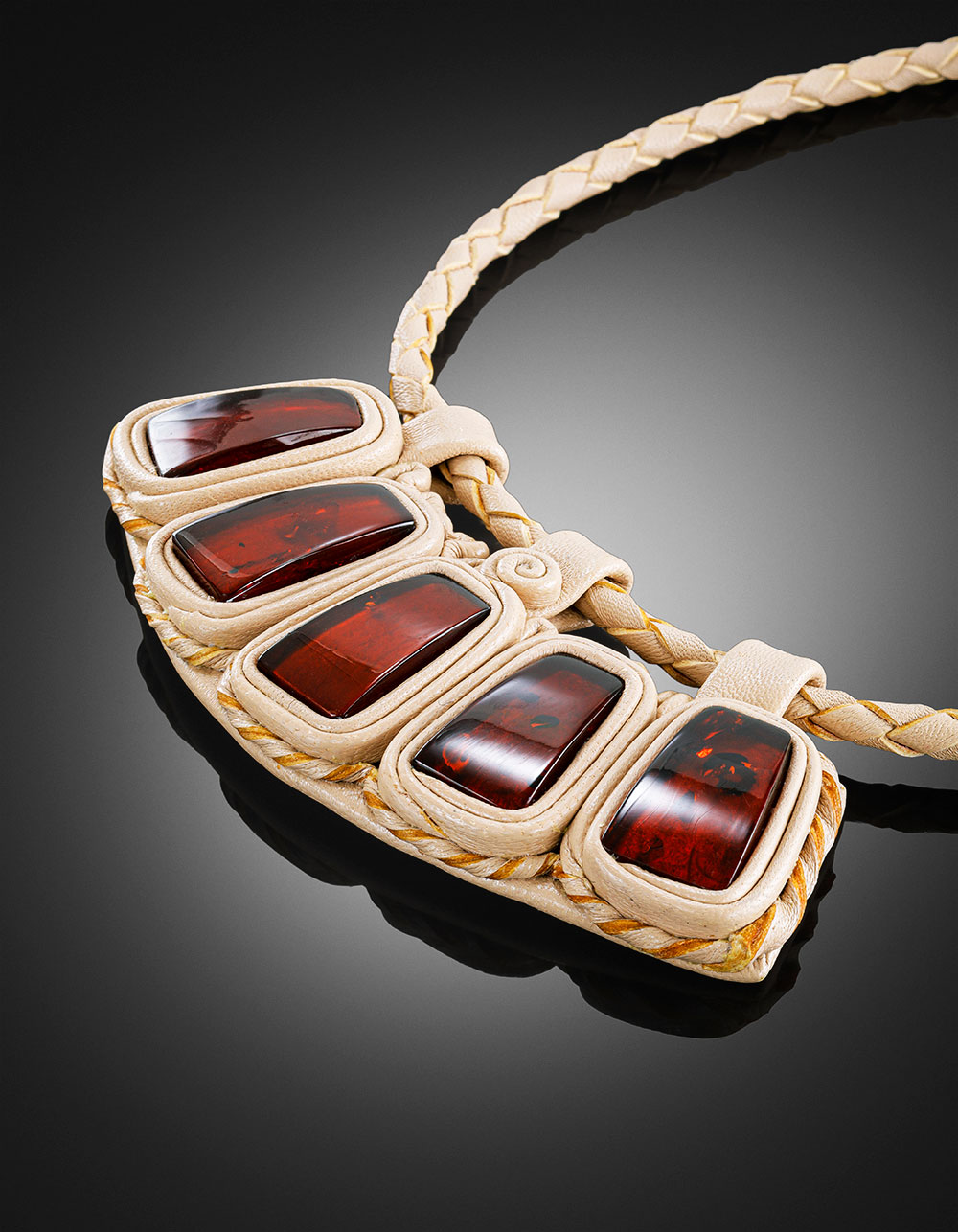 Эффектное ожерелье из сияющего коньячного янтаря «Амазонка»