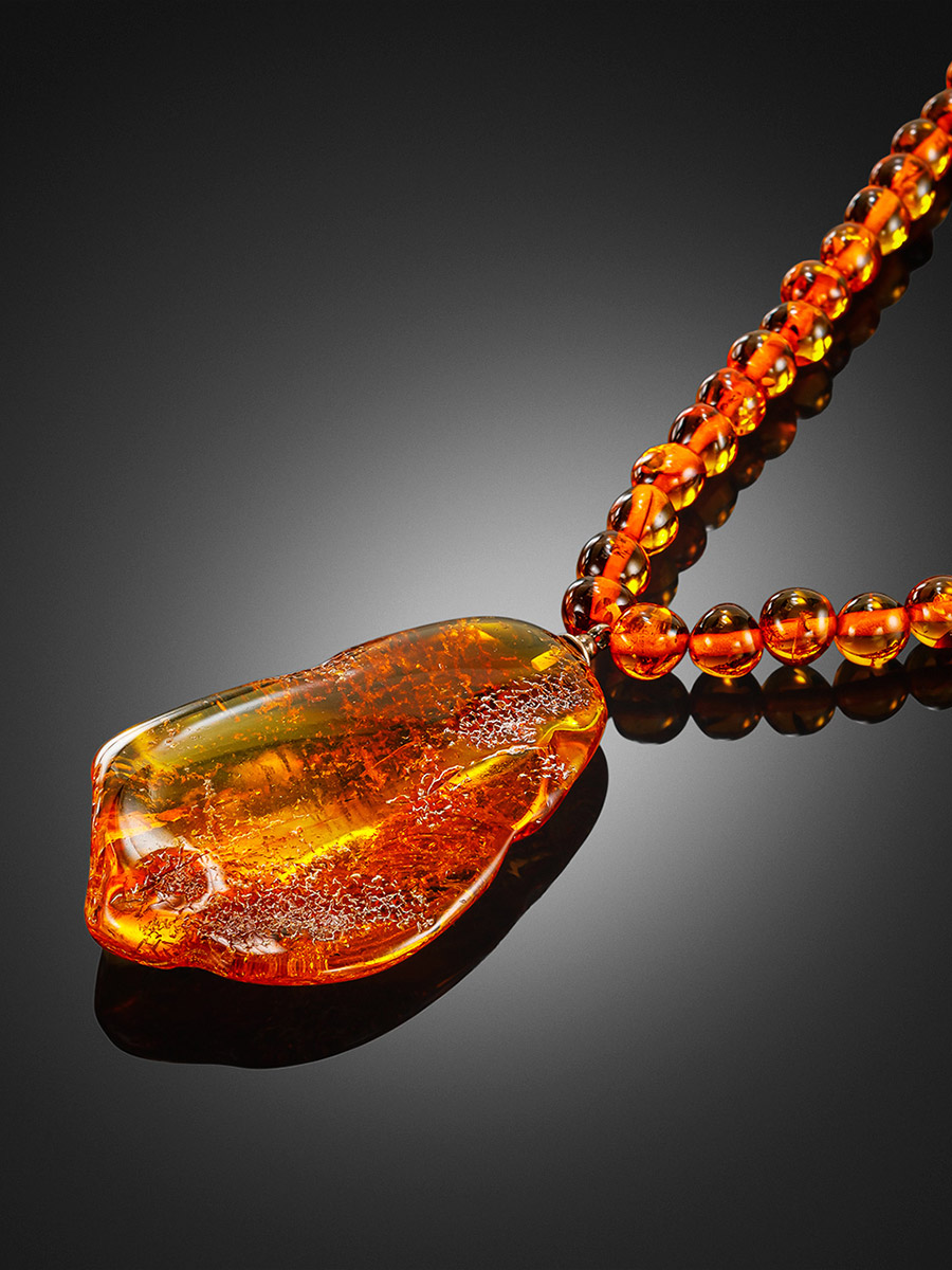 Нарядное колье «Лаура» из цельного янтаря коньячного цвета