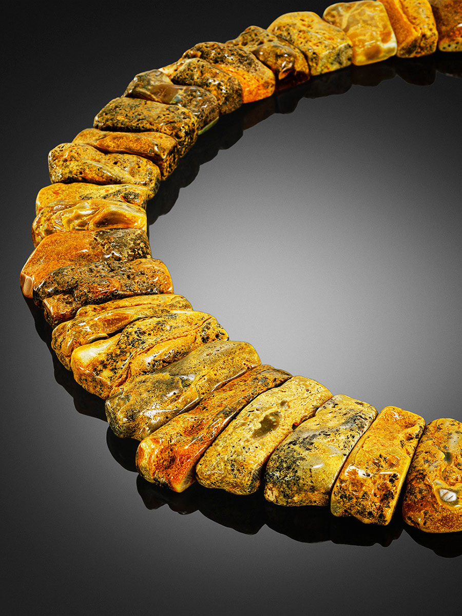 Яркое колье из натурального янтаря «Помпеи»
