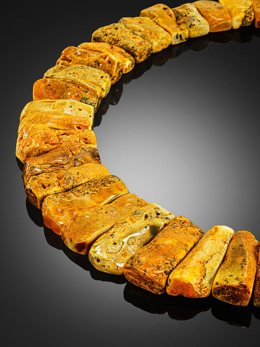 Колье из цельных глянцевых кусочков янтаря «Помпеи»
