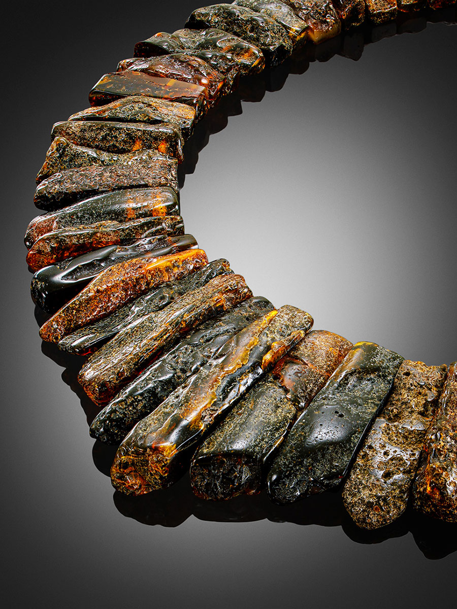 Эффектное колье из натурального янтаря с природной текстурой «Помпеи»