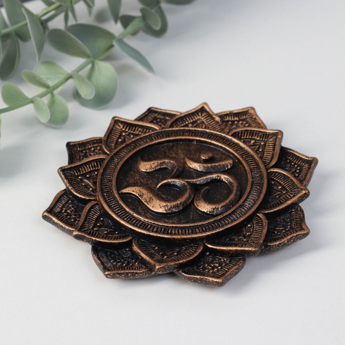 Подставка для благовоний полистоун «Цветок с Ом: мантра», золото, 10.5×10.5×1 см