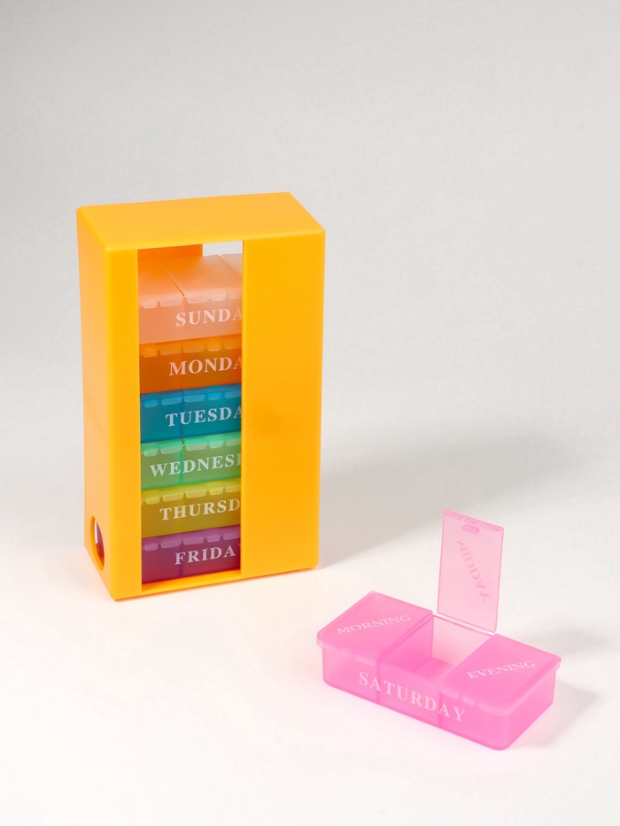 Таблетница - органайзер «Неделька», английские буквы, 14.2×8.5×4.7 см, 7 контейнеров по 3 секции, разноцветный