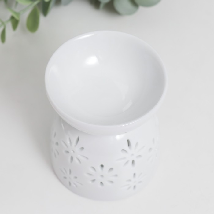 Аромалампа для эфирных масел «Кружево цветочное», керамика, белый, 8×6.5×6 см, МИКС