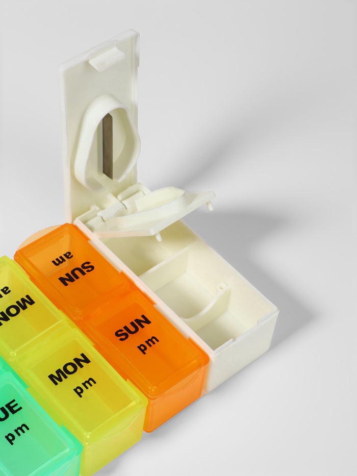 Таблетница - органайзер «Неделька», с таблеторезкой, съёмные ячейки, утро/вечер, 20×7.5×2.5 см, 7 контейнеров по 2 секции, разноцветная