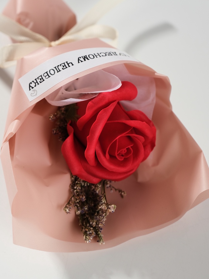 Букет из мыльных лепестков для ванны «Роза подарочная в коробке», красный, 8.6×8.6×18.5 см