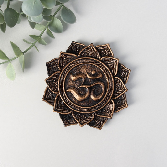 Подставка для благовоний полистоун «Цветок с Ом: мантра», золото, 10.5×10.5×1 см