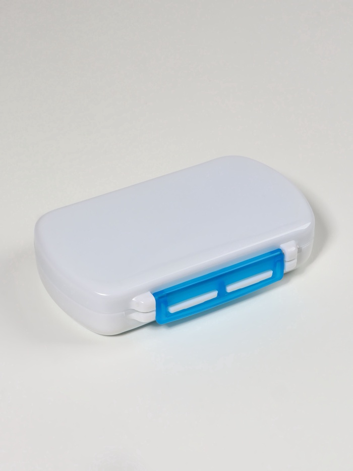 Таблетница, 12×7.5×2.8 см, 6 секций, белая, голубая