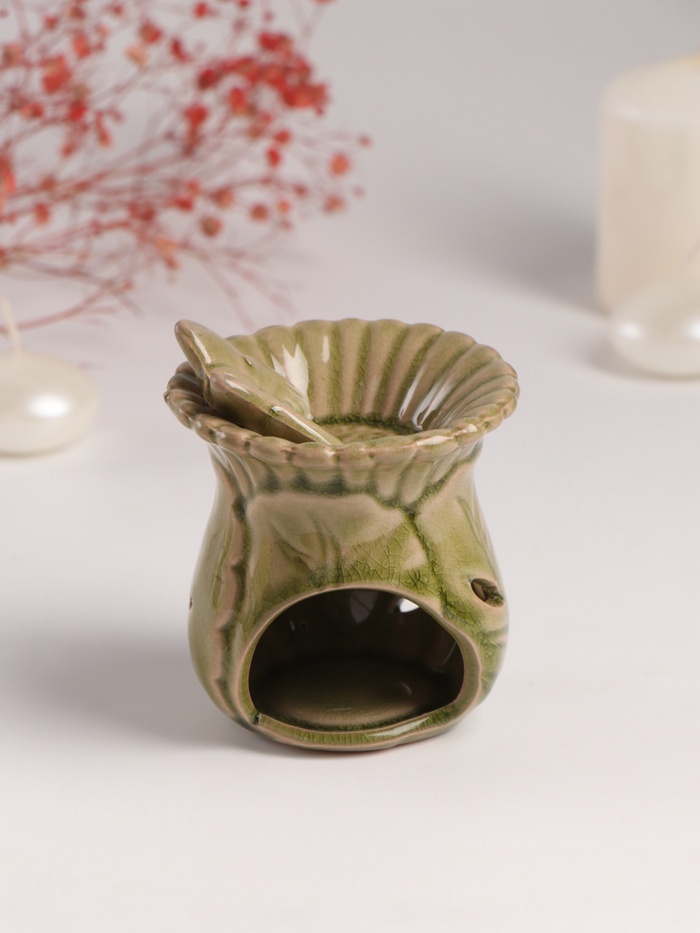 Аромалампа для эфирных масел «Бабочка на цветке», керамика, т. беж, 7.5×8.5×9.8 см