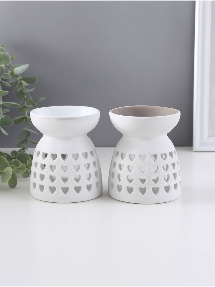 Аромалампа для эфирных масел «Узор из сердец», керамика, белый, 8×8×9.3 см, МИКС