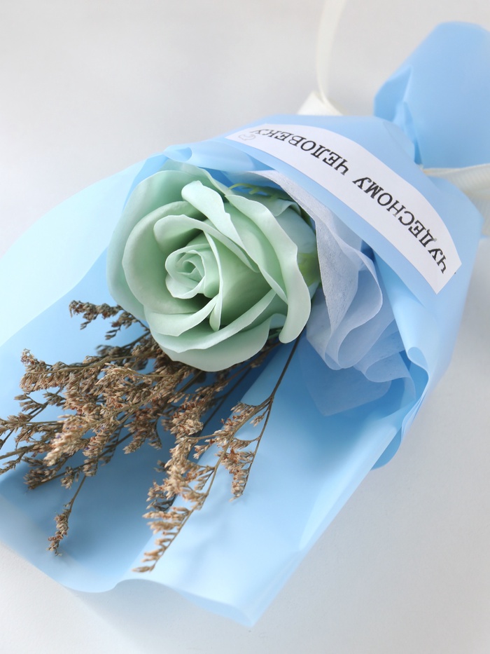 Букет из мыльных лепестков для ванны «Роза подарочная в коробке», подарочный, голубой, 8.6×8.6×18.5 см