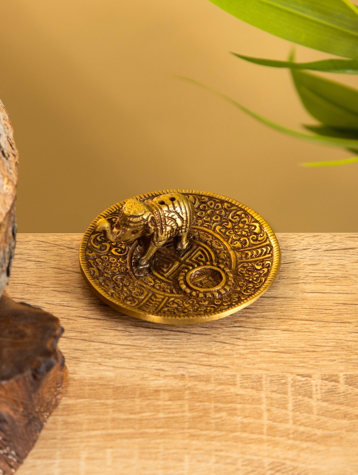Подставка под благовония «Слоник на тарелке», 7 см, латунь