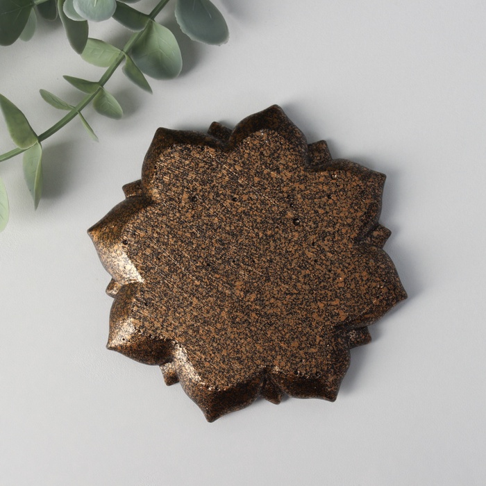 Подставка для благовоний полистоун «Цветок с Ом: мантра», золото, 10.5×10.5×1 см