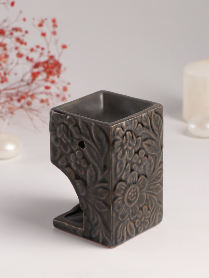 Аромалампа для эфирных масел «Цветочный букет», керамика, т. оливковая, 7.7×7.7×12 см