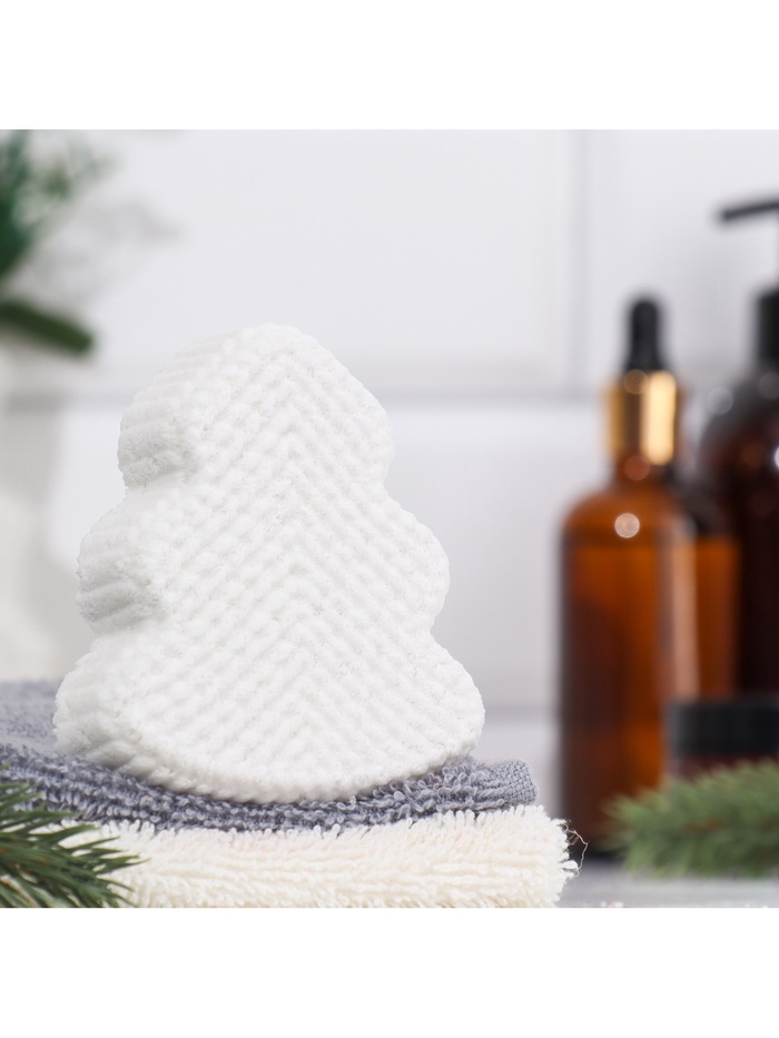 Бомбочка для ванн «елочка» с ароматом клубники, 120 г