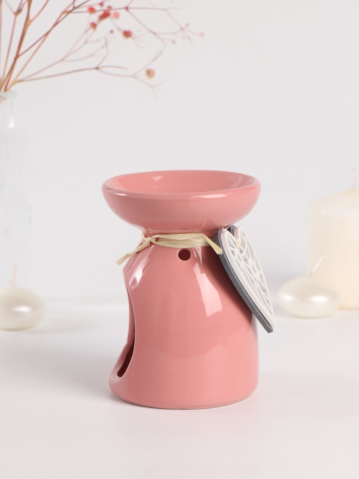 Аромалампа для эфирных масел «Резное сердце», керамика, розовая, 8×8×11.2 см