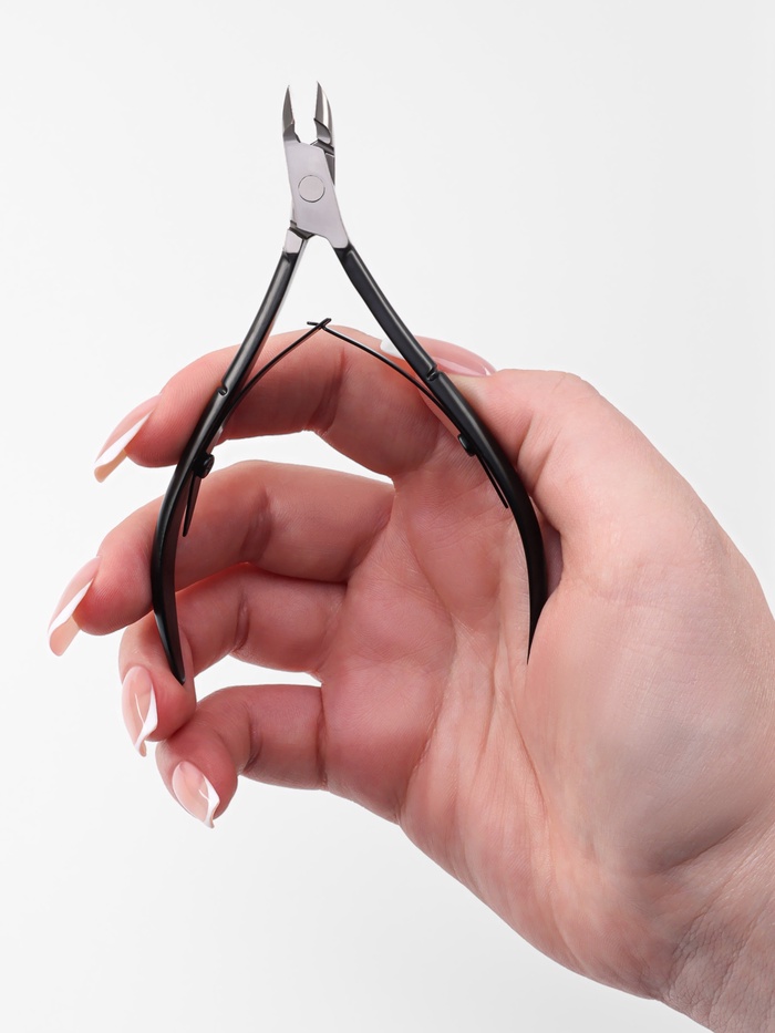Кусачки маникюрные для кутикулы, двойная пружина, 11 см, длина лезвия-8 мм, чёрные, серебристые