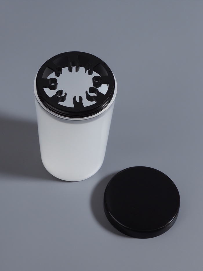 Ёмкость для очистки и хранения кистей, с держателями и крышкой, 200 мл, прозрачная, чёрная