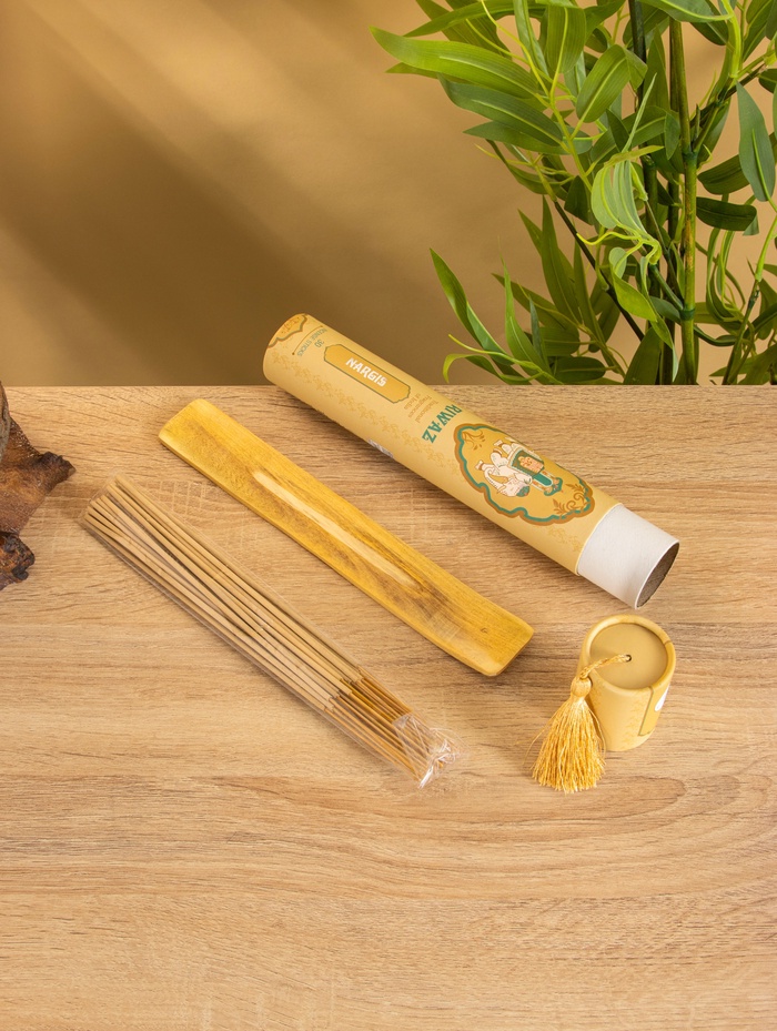 Благовония в тубусе «Нарцисс», 30 штук с деревянной подставкой