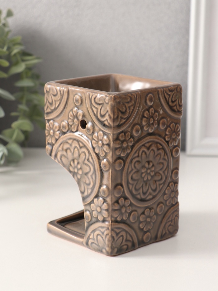 Аромалампа для эфирных масел «Цветочные узоры», керамика, т. бежевая, 7.7×7.7×12 см