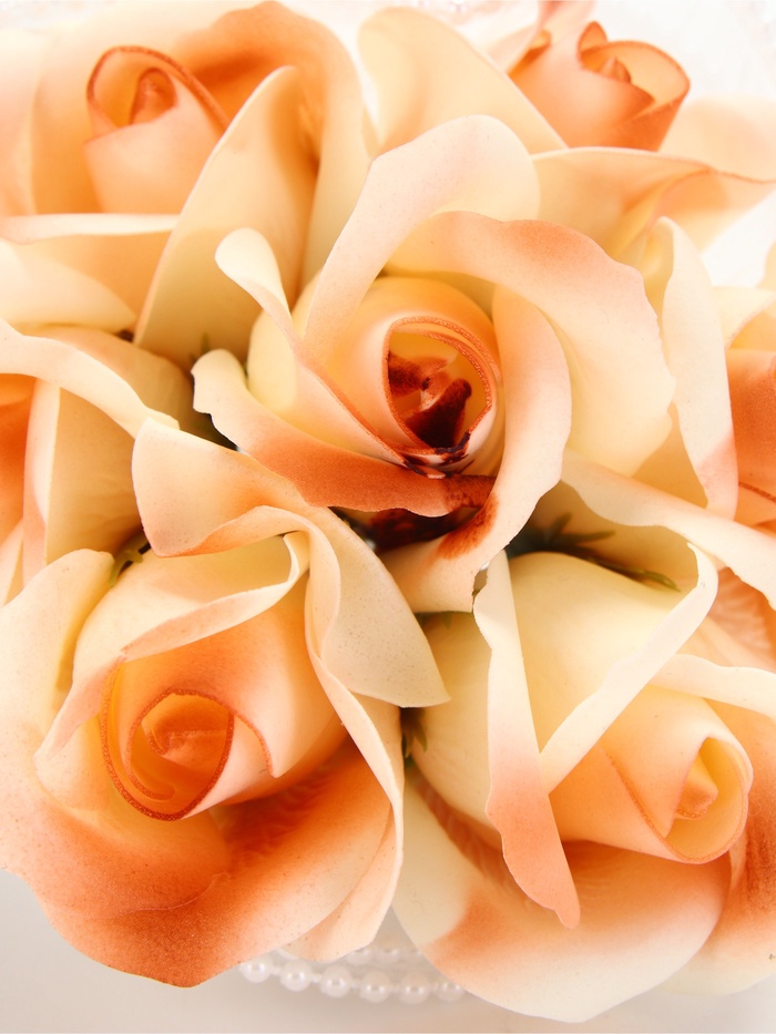 Подарочный набор из 6 оранжево-белых мыльных роз, в коробке