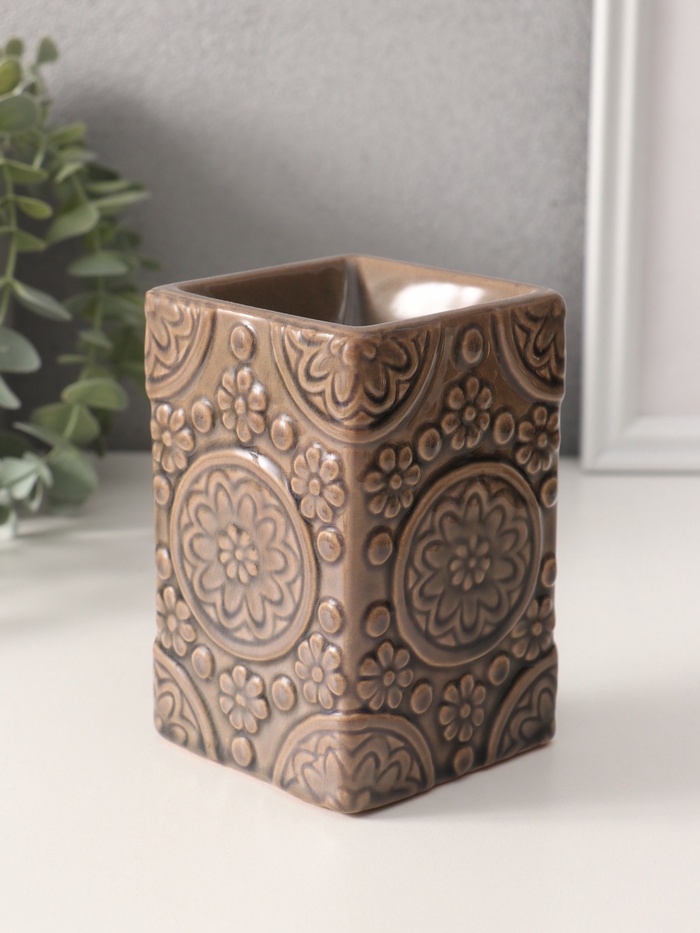 Аромалампа для эфирных масел «Цветочные узоры», керамика, т. бежевая, 7.7×7.7×12 см