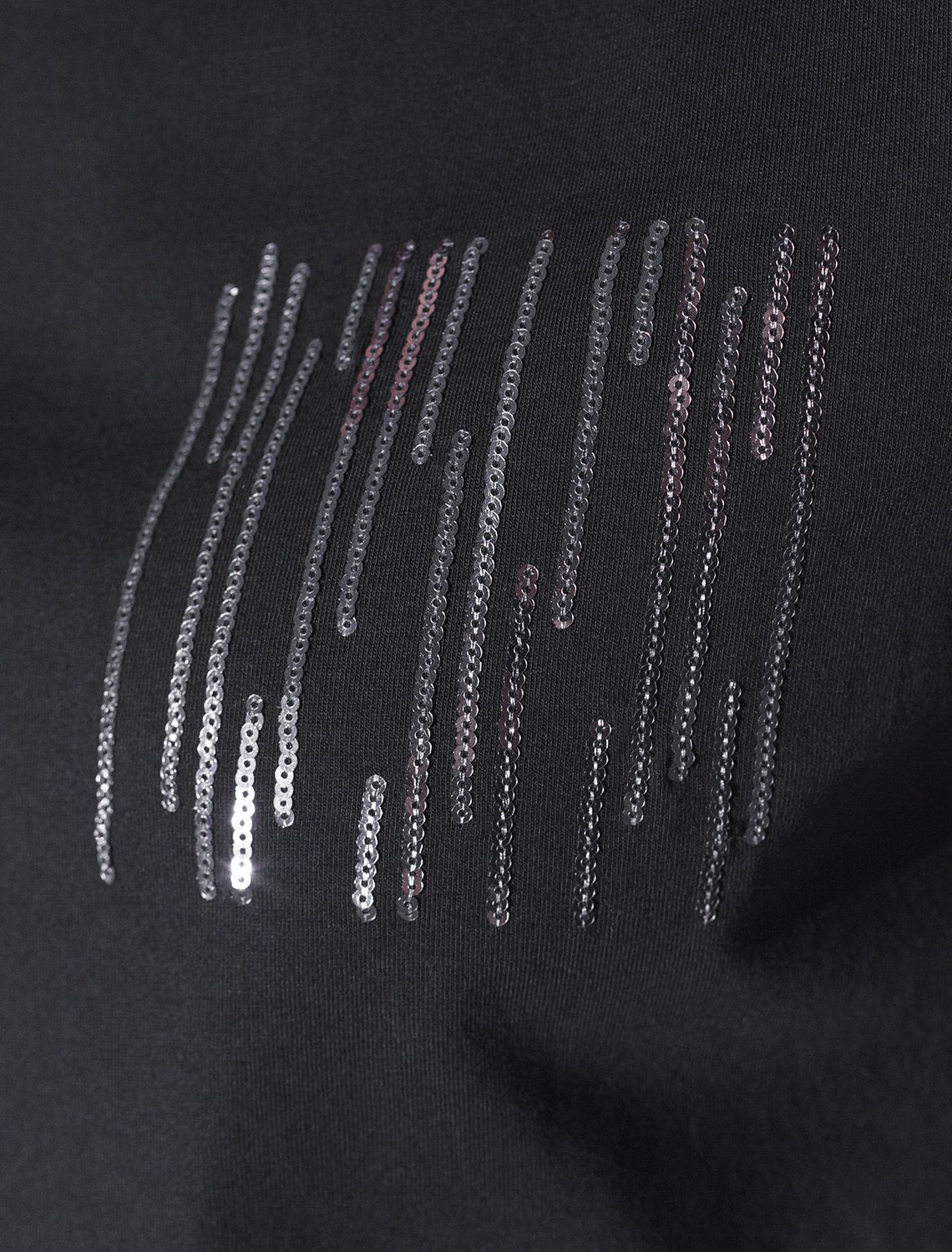 Нарядная футболка с принтом пайетками