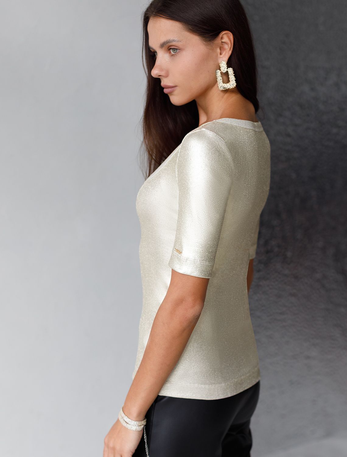 Футболка облегающая из хлопка в рубчик с U вырезом и матовым покрытием металлик