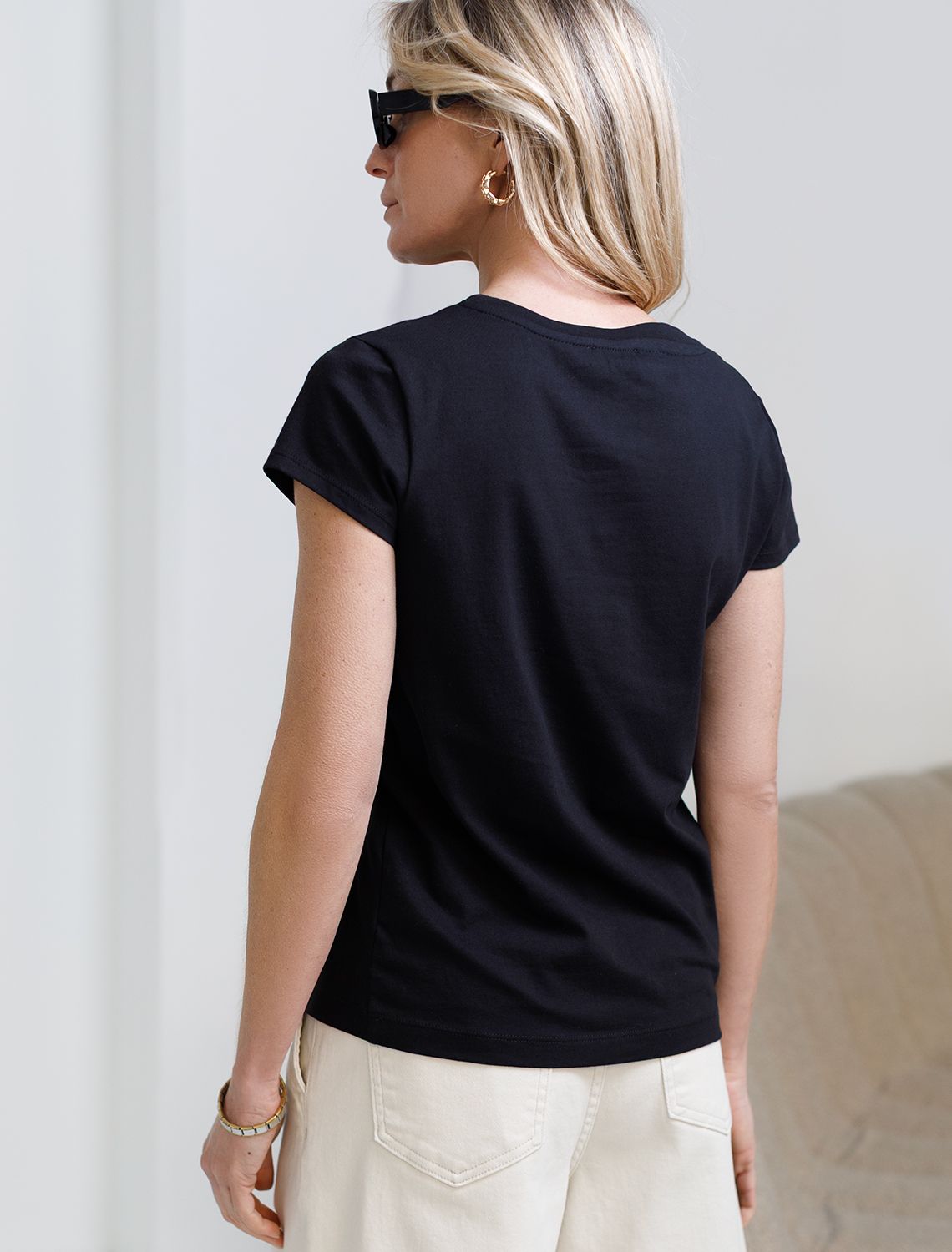 Нарядная футболка с блестящим принтом