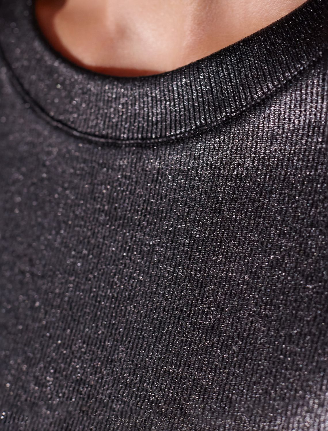 Топ с закрытым декольте из хлопка с эластаном в рубчик с матовым покрытием металлик