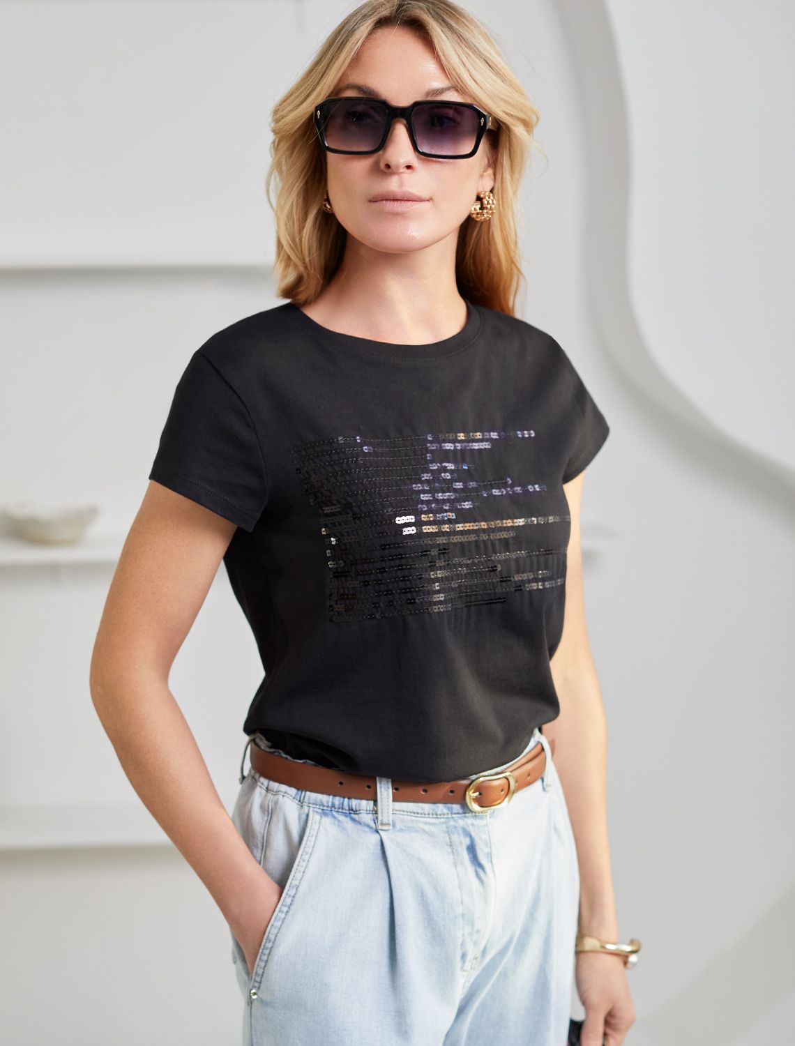 Нарядная футболка с принтом пайетками