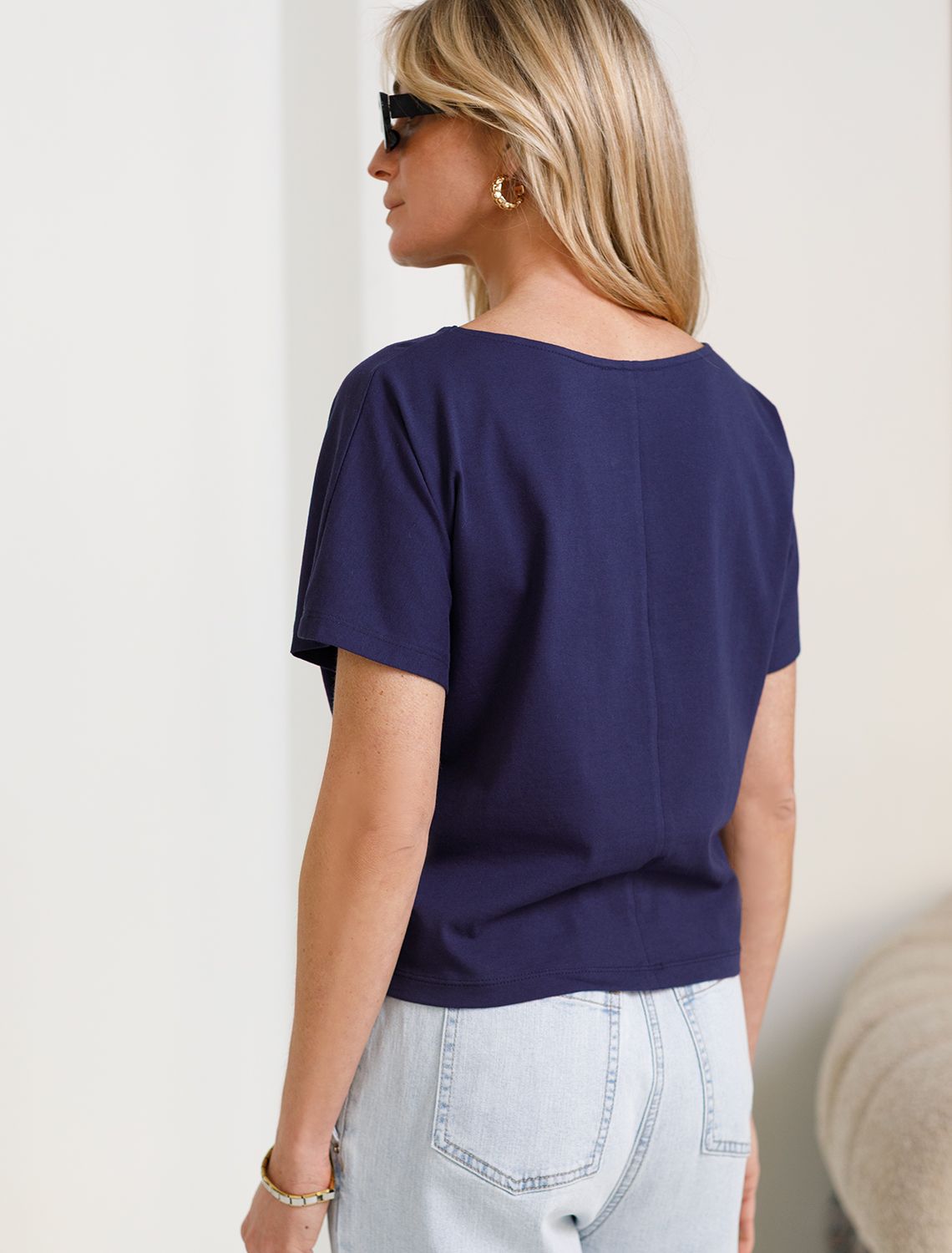 Нарядная футболка с блестящим принтом