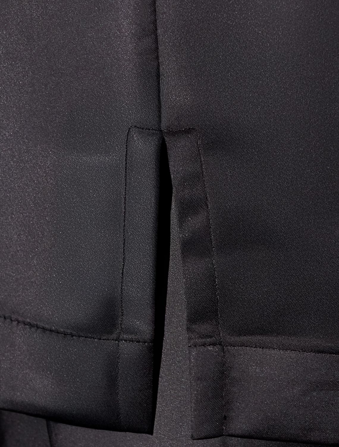 Элегантный топ с V вырезом из струящегося сатина