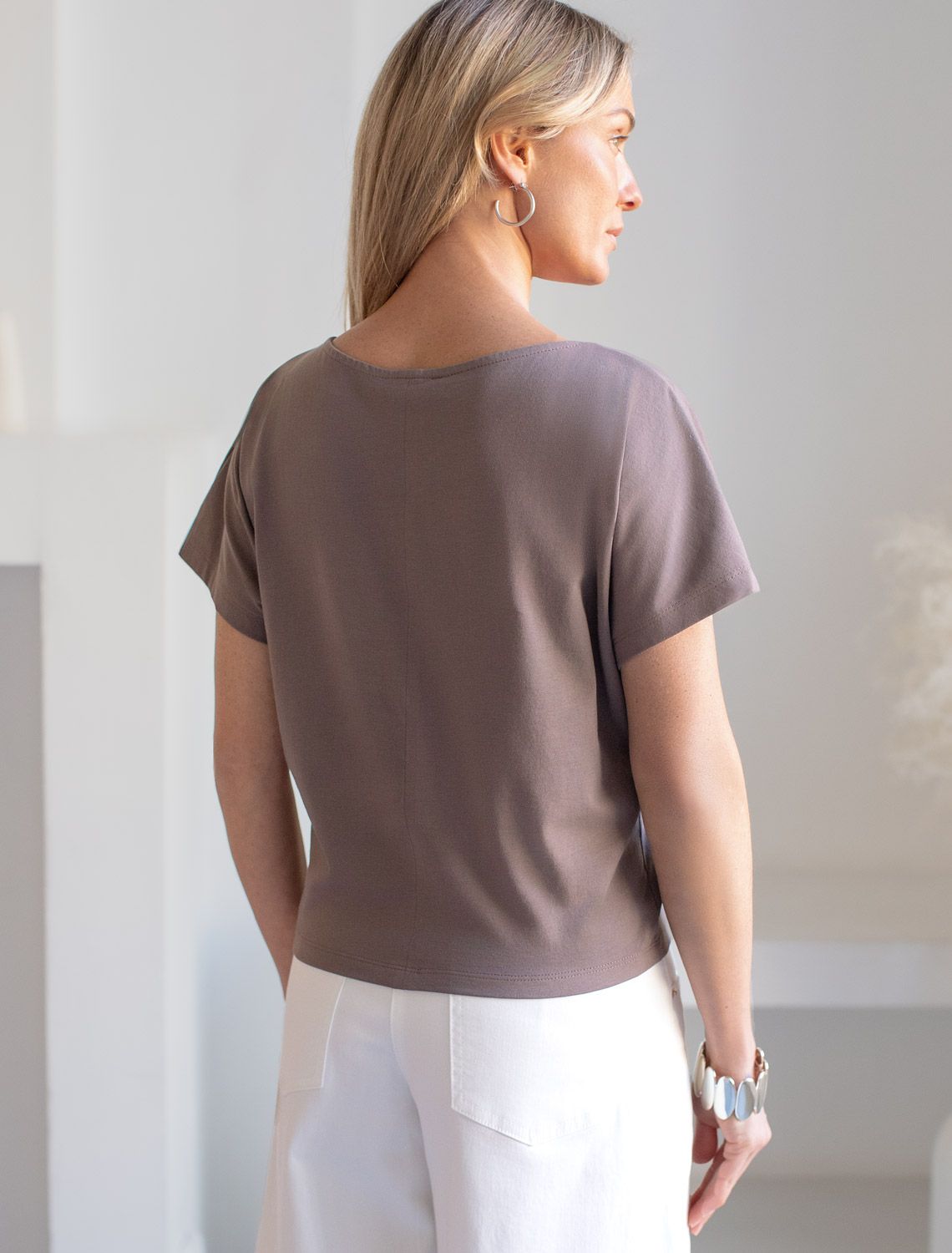 Нарядная футболка с блестящим принтом