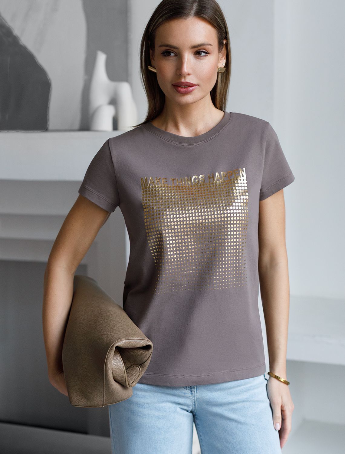 Нарядная футболка с блестящим принтом фольгой