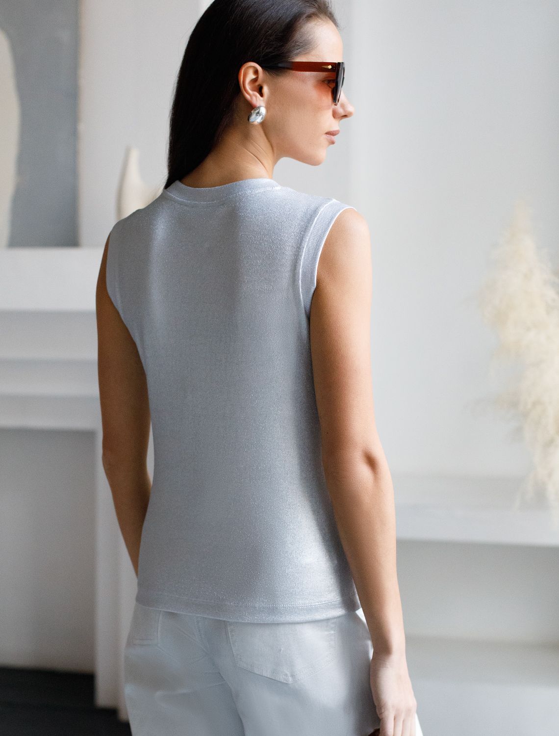 Топ с закрытым декольте из хлопка с эластаном в рубчик с матовым покрытием металлик