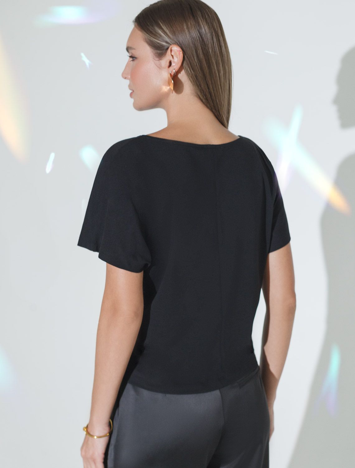 Нарядная футболка с блестящим принтом